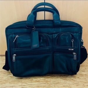 LIKE NEW - Tumi Alpha 2 T-Pass Medium Screen Laptop Slim Leather